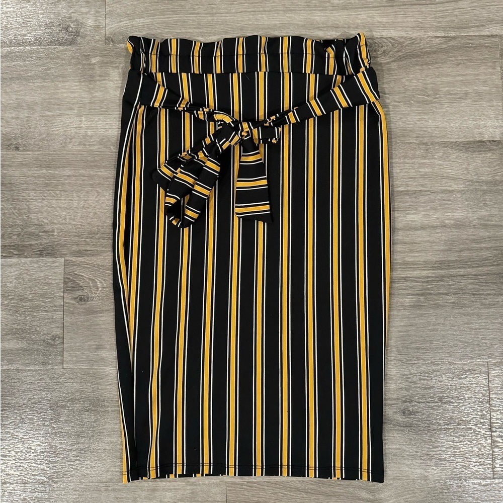 Fashion Instincts Striped Pencil Skirt. Size Medium.
